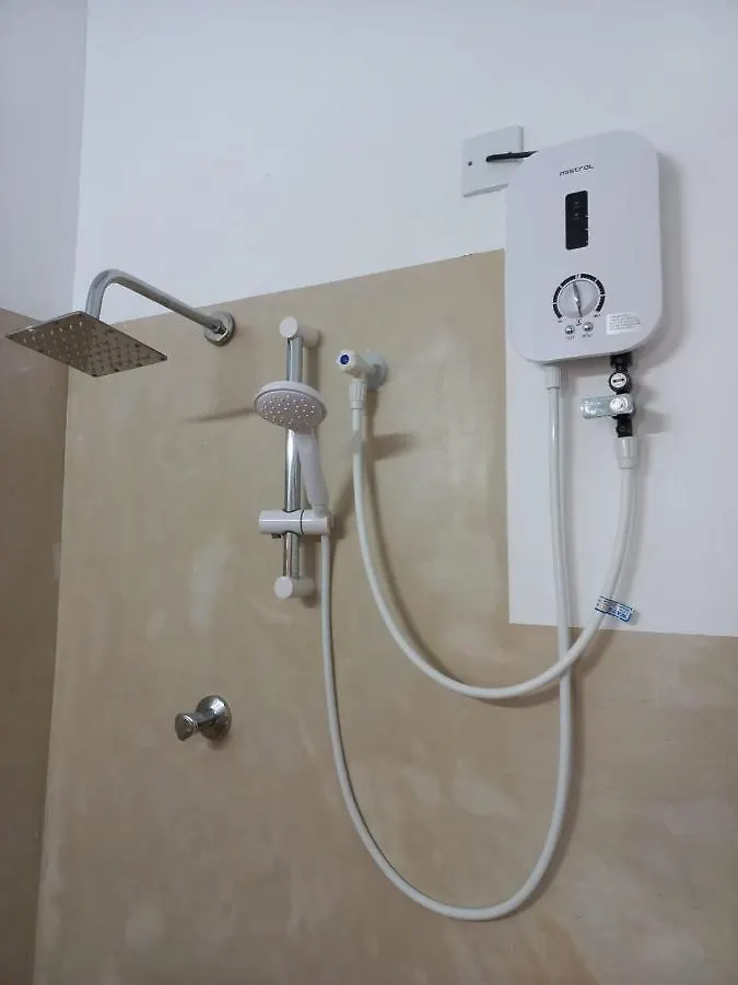 Couple Rooms In نيجومبو 0*,